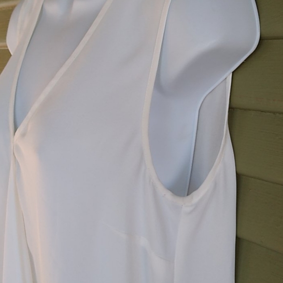 DR2 white A symmetrical V Basic Career Small Tank - Picture 2 of 7